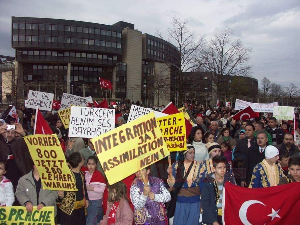 Türk çocukları arasında Türkçe dersi alanların sayısı giderek azalıyor