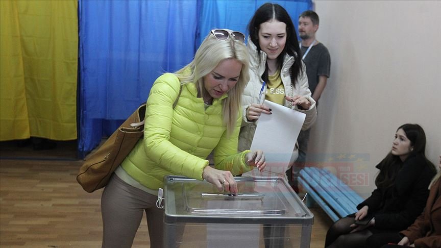 Ukrayna’da seçimler ikinci tura kaldı