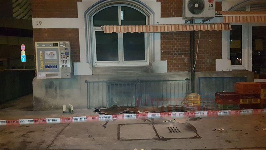 Almanya’da camiye saldıranlara hapis cezası