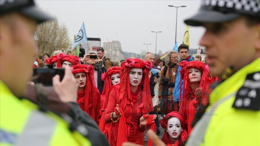 Londra'daki çevreci işgal eyleminde gözaltı sayısı artıyor