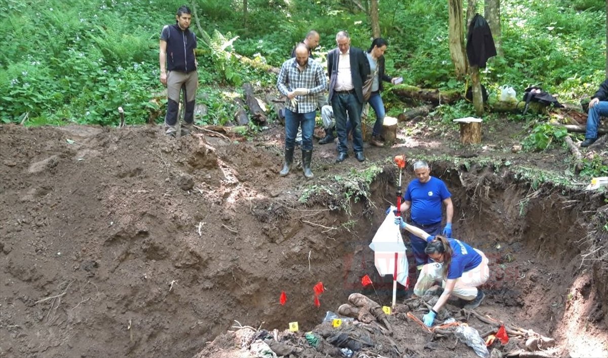 Bosna Hersek'teki yeni toplu mezarda 8 kurbanın cesedine ulaşıldı