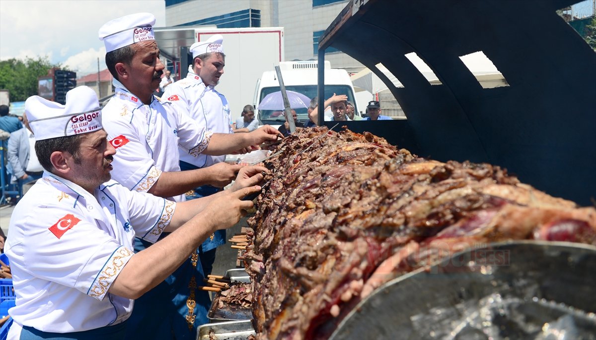 Milli Mücadele için tek şişte 919 kilo cağ kebabı