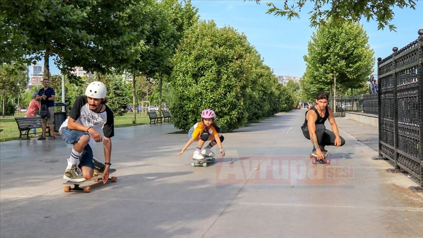 Longboard tutkunları karayı sardı