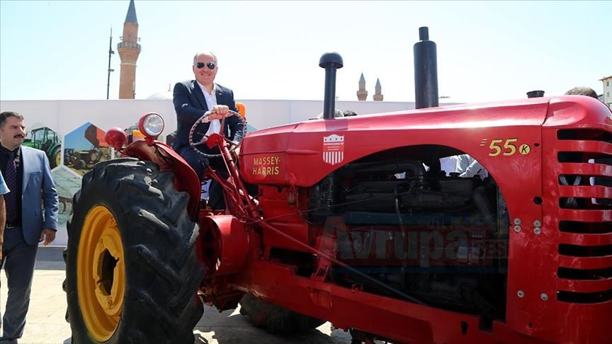 Tarım Aletleri Sergisi'nde 'Yarım asırlık traktörler' sergilendi