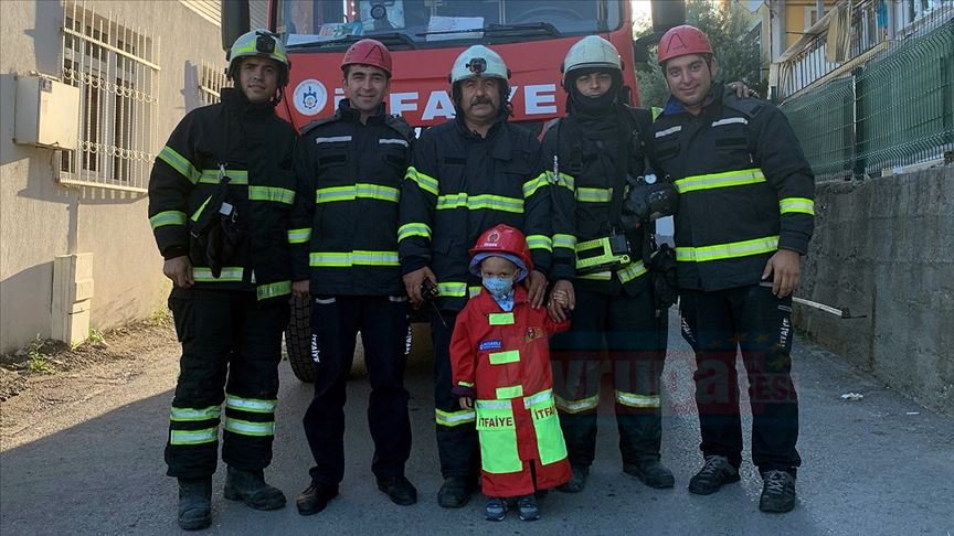 Lösemi hastası 3 yaşındaki Ahmet, itfaiyecilik hayali gerçek oldu