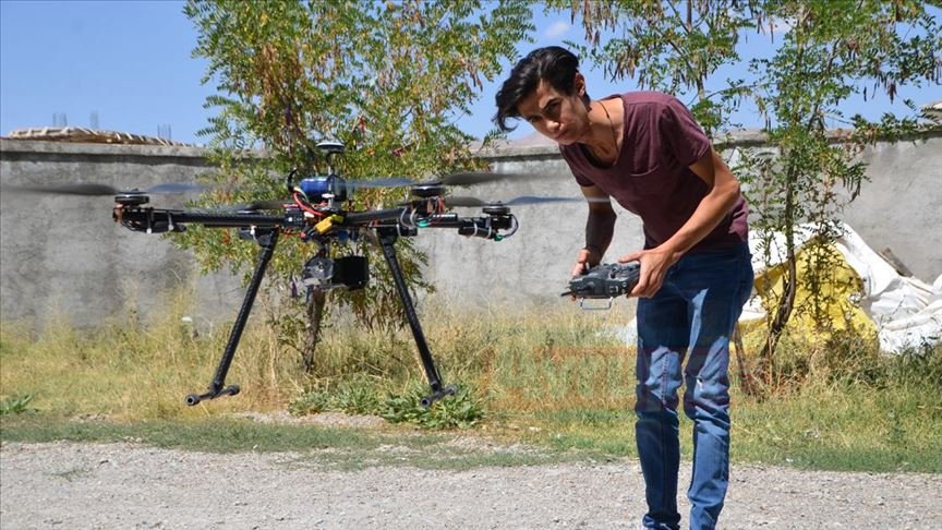 Yüksekovalı genç, hurda malzemelerle drone üretti