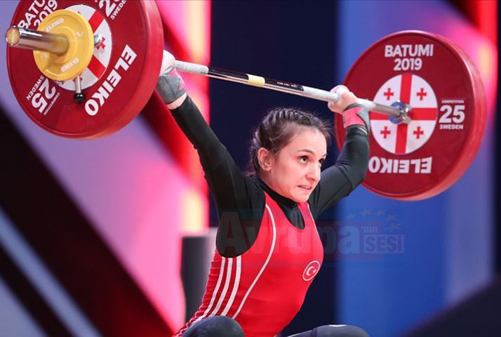 Milli halterci Şaziye Erdoğan dünya şampiyonu oldu