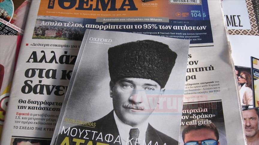 Yunan gazetesi Atatürk'ün hayatını anlatan kitap dağıttı