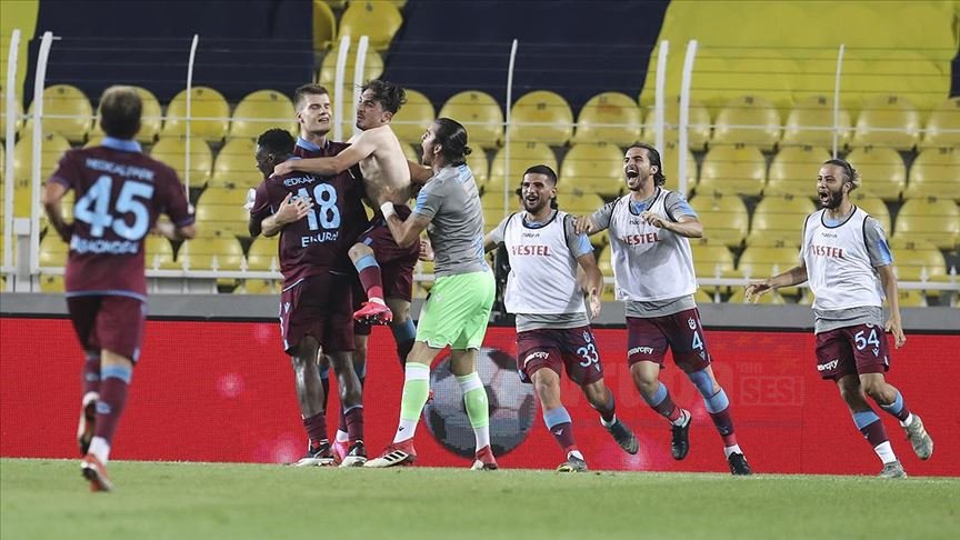 Trabzonspor Fenerbahçe'yi 3-1 yenerek finale yükseldi