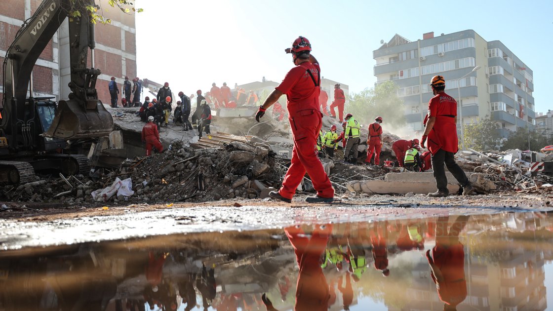 İzmir'deki depremde can kaybı 69'a yükseldi