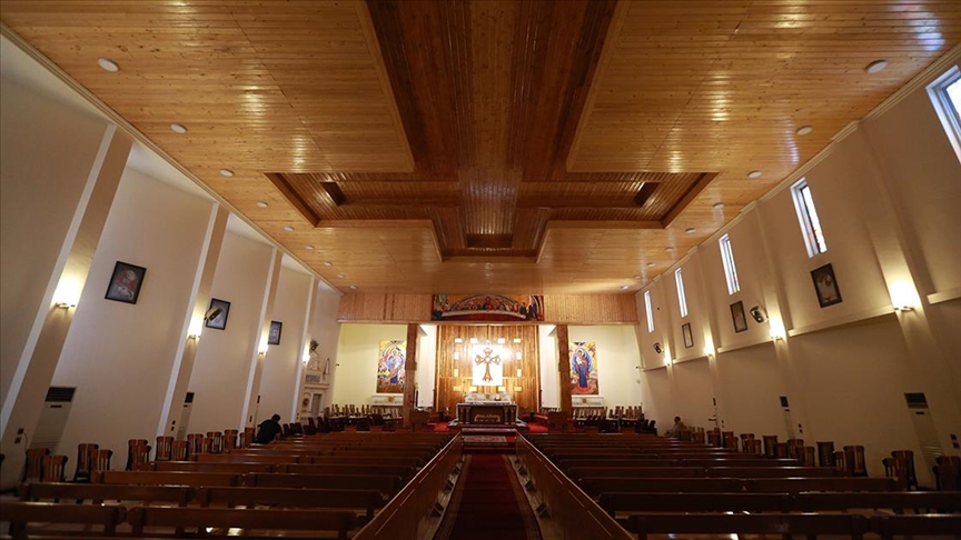 Papa Bağdat'taki Mar Yusuf Kilisesi'nde ayin düzenledi