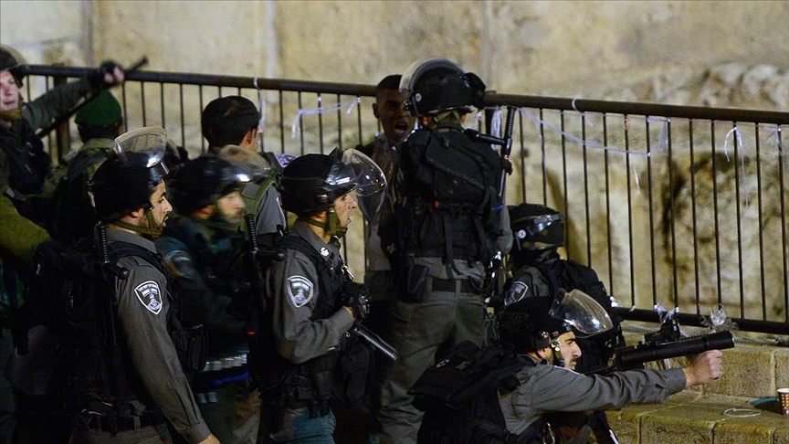 İsrail polisinden Kudüs'te Filistinli gençlere ses bombalı müdahale