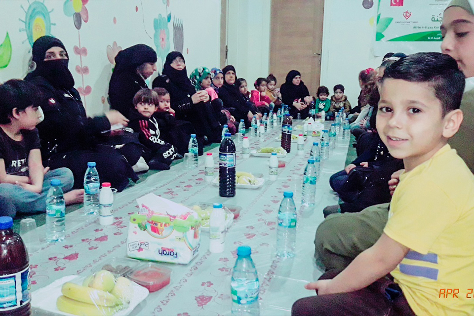 DİTİB cami dernekleri Afrin'de her gün 200 kişiye iftar veriyor