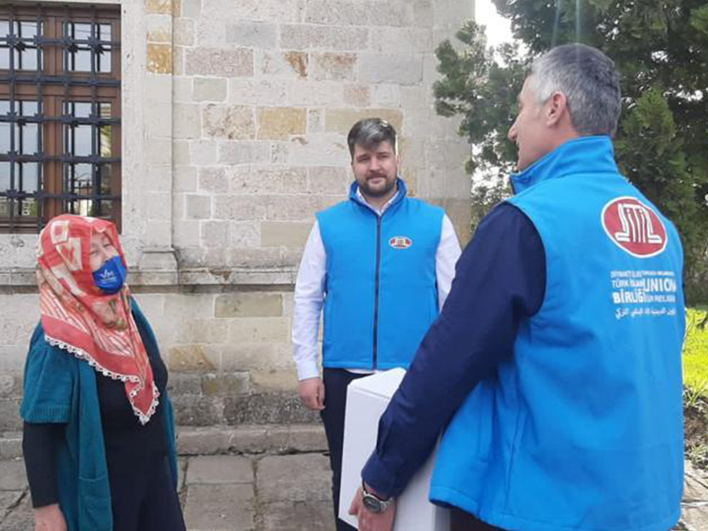 DİTİB, hayırseverlerin destekleriyle ihtiyaç sahiplerinin yüzünü güldürüyor