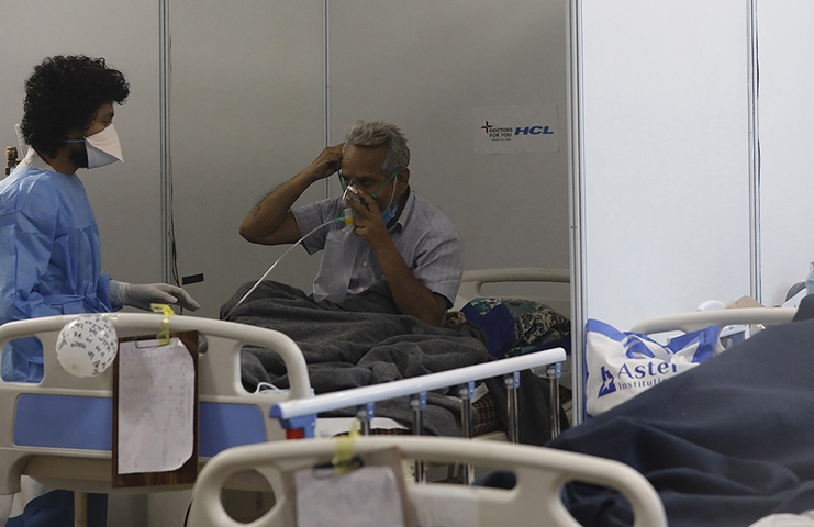 Hindistan'da virüsten son 24 saatte 3741 kişi hayatını kaybetti