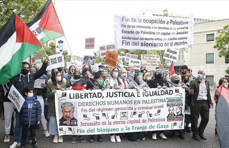 Madrid'de  İsrail Büyükelçiliğine 'Filistin'e destek' yürüyüşü