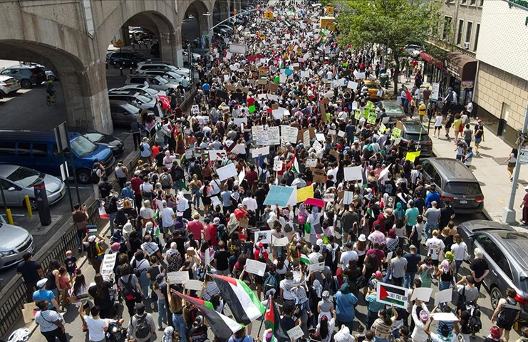 New York'ta binler Filistin'e destek için yürüdü