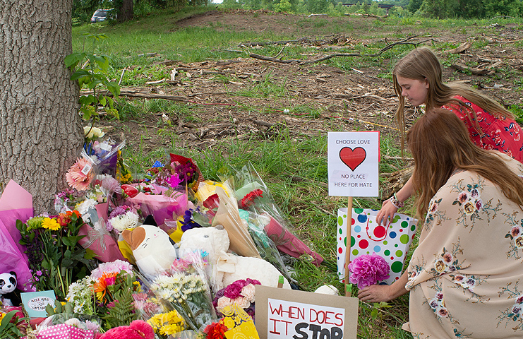 Kanada'daki terör saldırısında hayatını kaybeden aile için anma töreni