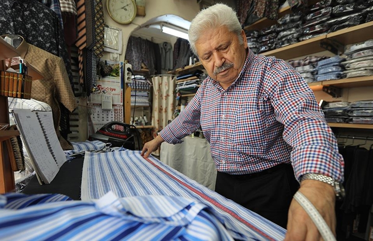54 yıldır Eyüpsultan'da gömlek ve çubuklu pijama dikiyor