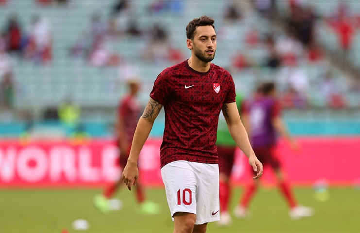 Milli futbolcu Hakan Çalhanoğlu, İnter kadrosunda