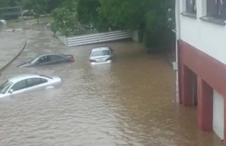 Almanya’da şiddetli yağan yağmur su baskınlarına ve yolların kapanmasına neden oldu