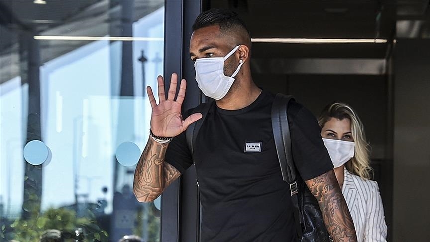 Beşiktaş, Brezilyalı futbolcu Alex Teixeira'yı kadrosuna kattı 