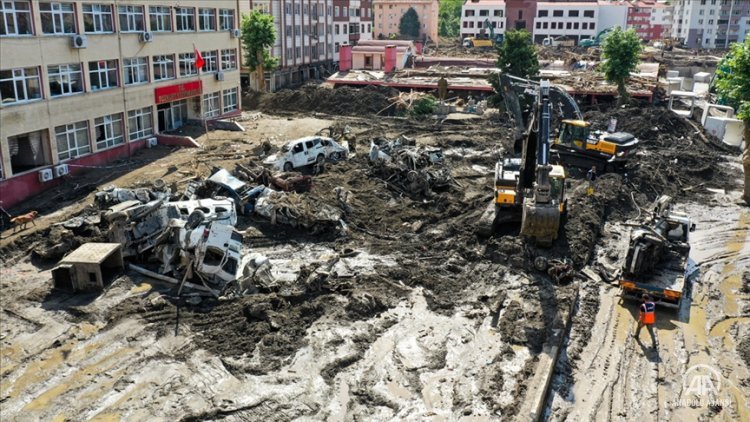 Karadeniz'deki sel felaketinde hayatını kaybedenlerin sayısı 77'ye yükseldi