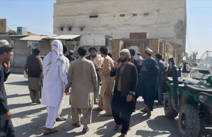  Afganistan'da camiye yapılan bombalı saldırıda onlarca kişi hayatını kaybetti