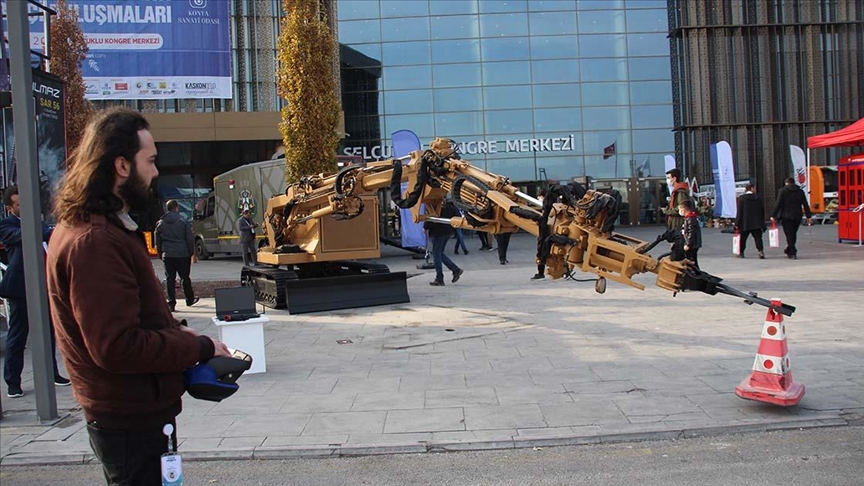 Konya'da üretilen robot, bombayı el hassasiyetiyle imha ediyor