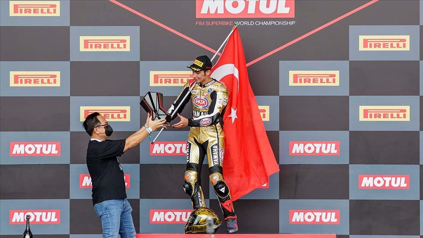Milli motosikletçi Toprak Razgatlıoğlu, dünya superbike şampiyonu