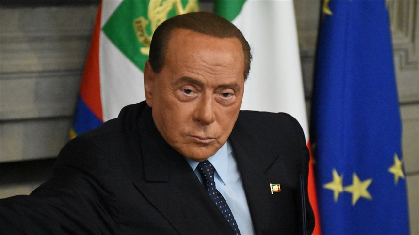 86 yaşındaki Berlusconi, İtalya Cumhurbaşkanlığı adaylığından çekildi