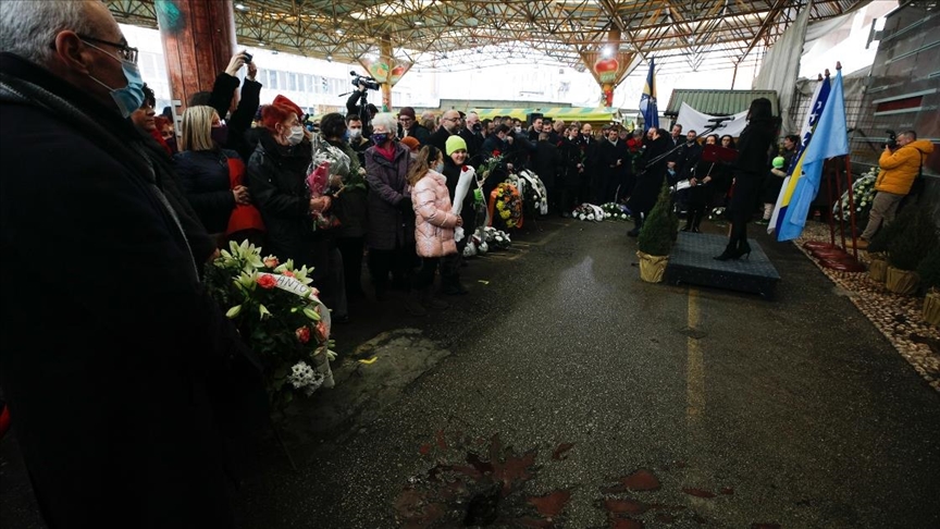 Bosna'da 28. yılında pazar yeri katliamı kurbanları anıldı