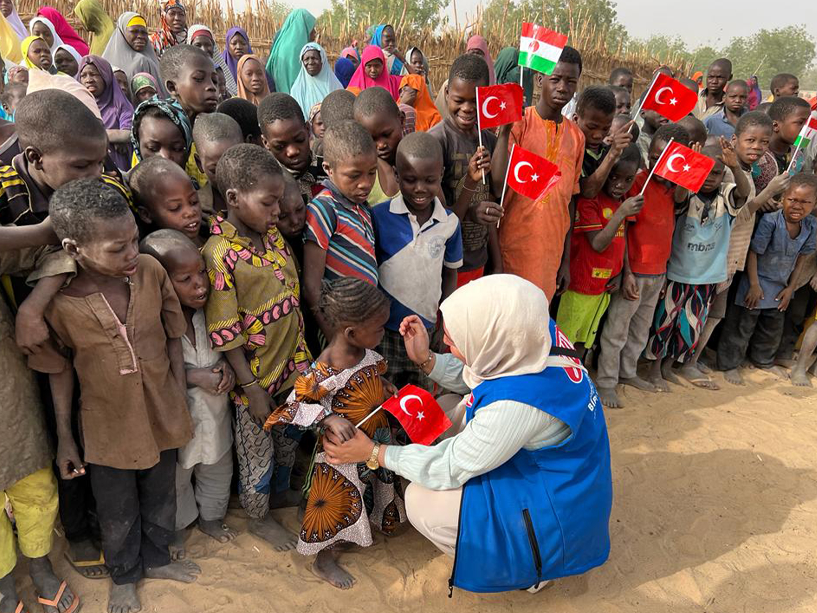 DİTİB gönüllüleri Nijer ve Sudan’da 9 su kuyusu açtı ve Ramazan gıda yardımı dağıttı
