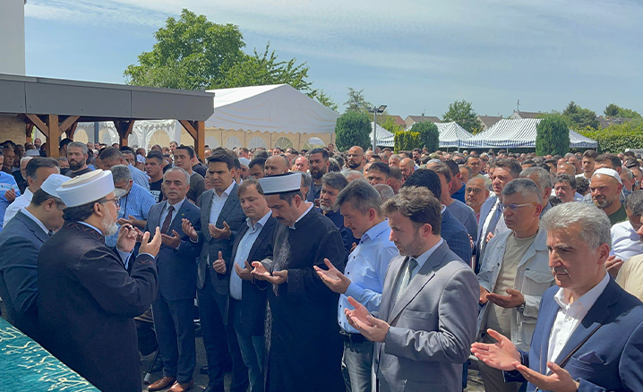 Gladbeck DİTİB Camii Onursal Başkanı Nadir Kahraman son yolculuğuna dualarla uğurladı