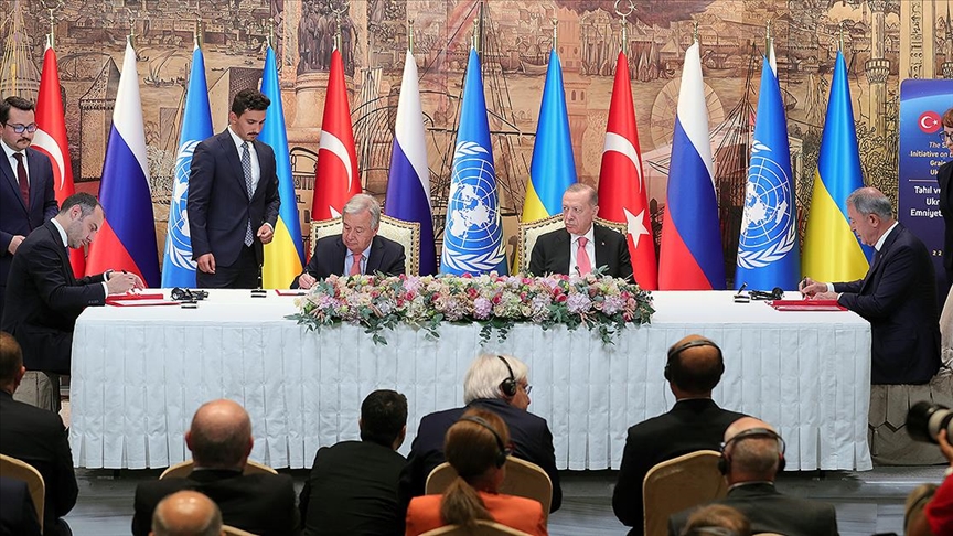Cumhurbaşkanı Erdoğan'ın himayesinde dünya tahıl koridoru için imzalar atıldı