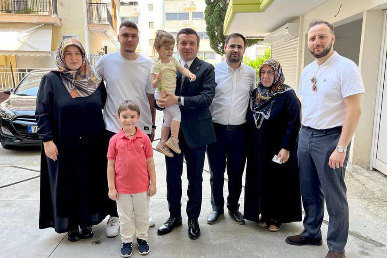 Dışişleri Bakan Yardımcısı Kıran Ahmet Mete'nin kabrini ziyaret etti