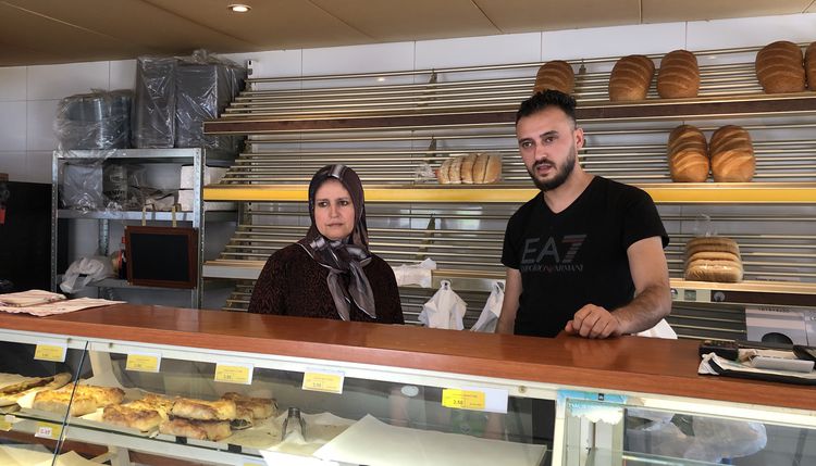 Hollanda'da toz beziyle hırsızı kovalayan Türk kadını