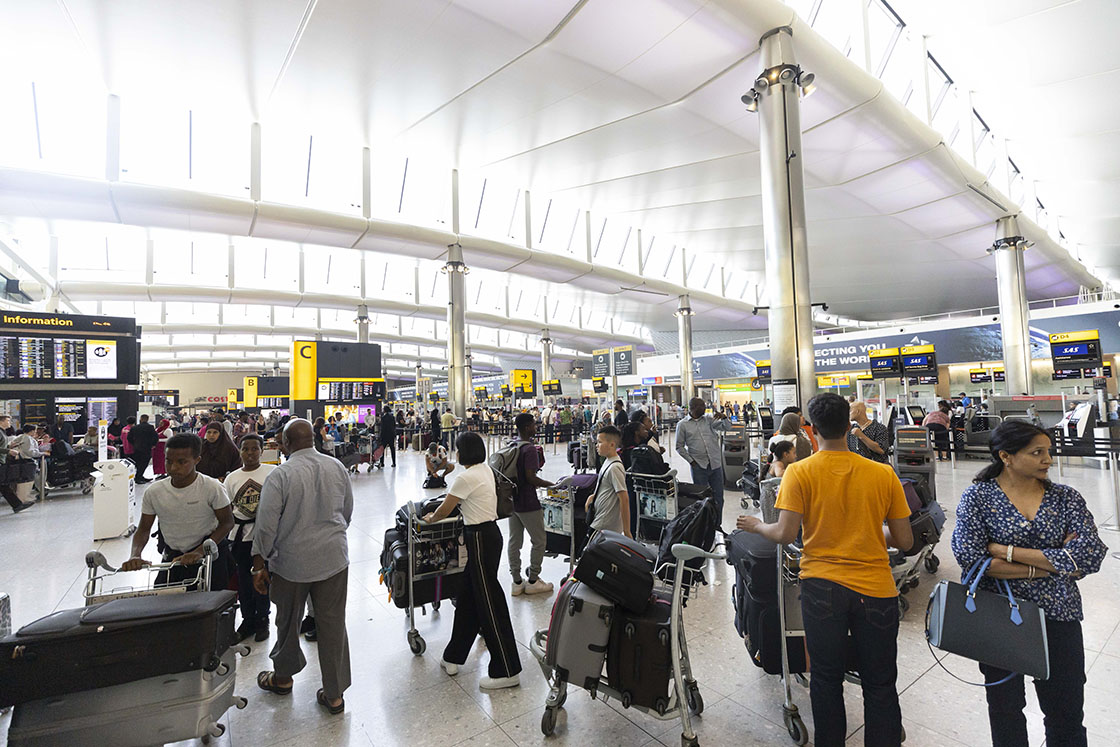 Avrupa'daki havalimanlarında personel eksikliğinden kriz sürüyor