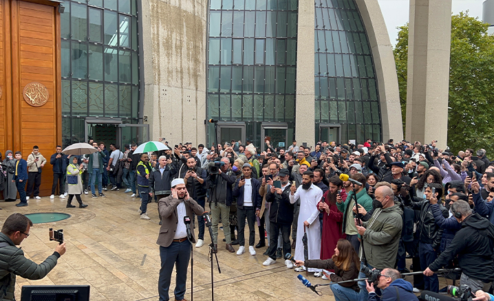 Köln DİTİB Merkez Camii’nde Cuma ezanı sevinci