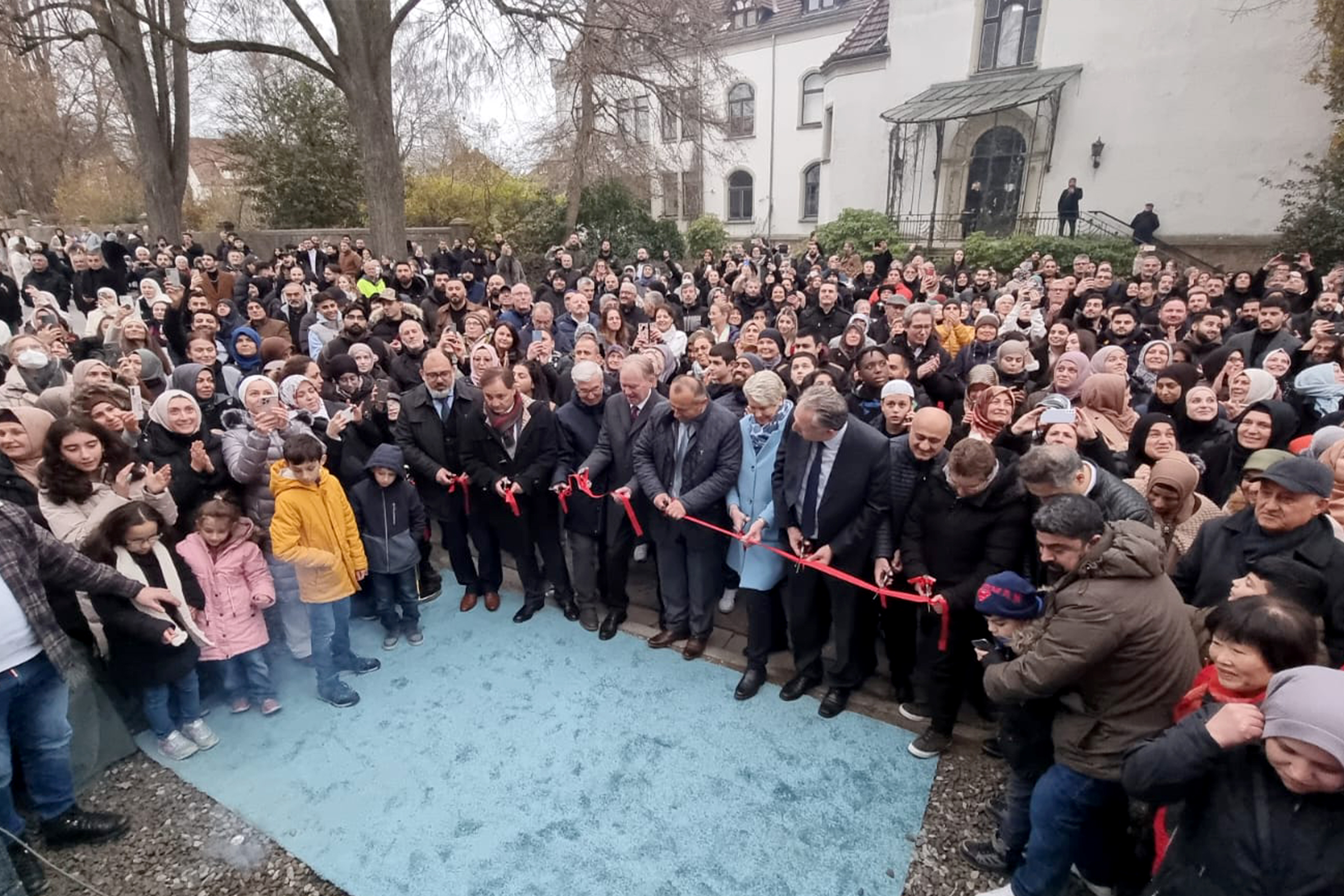 Bünde DİTİB Yeni Camii ve Kültür Merkezi ibadete açıldı