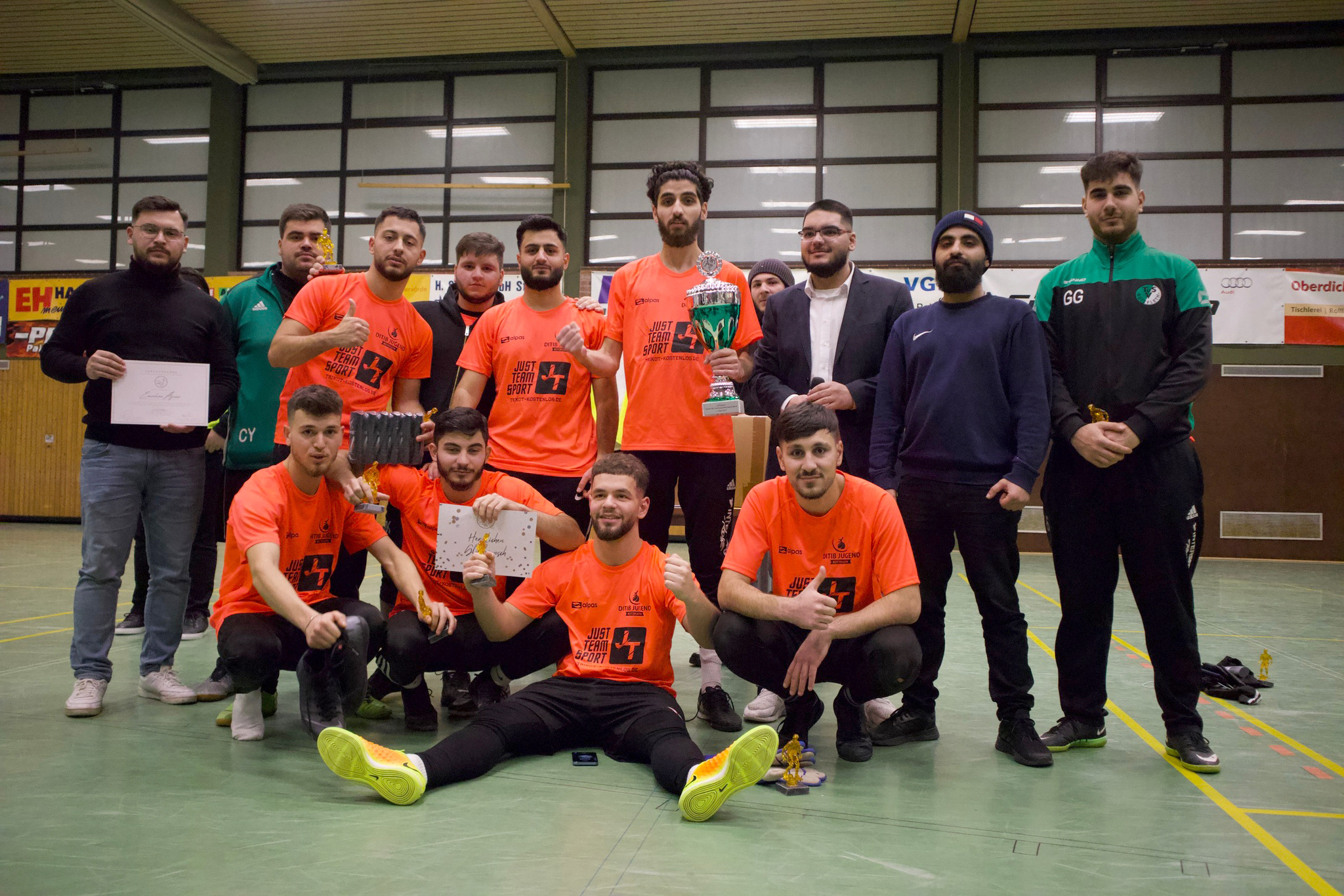 Camiler Arası Gençlik Futbol Turnuvası’nda kazanan kardeşlik oldu