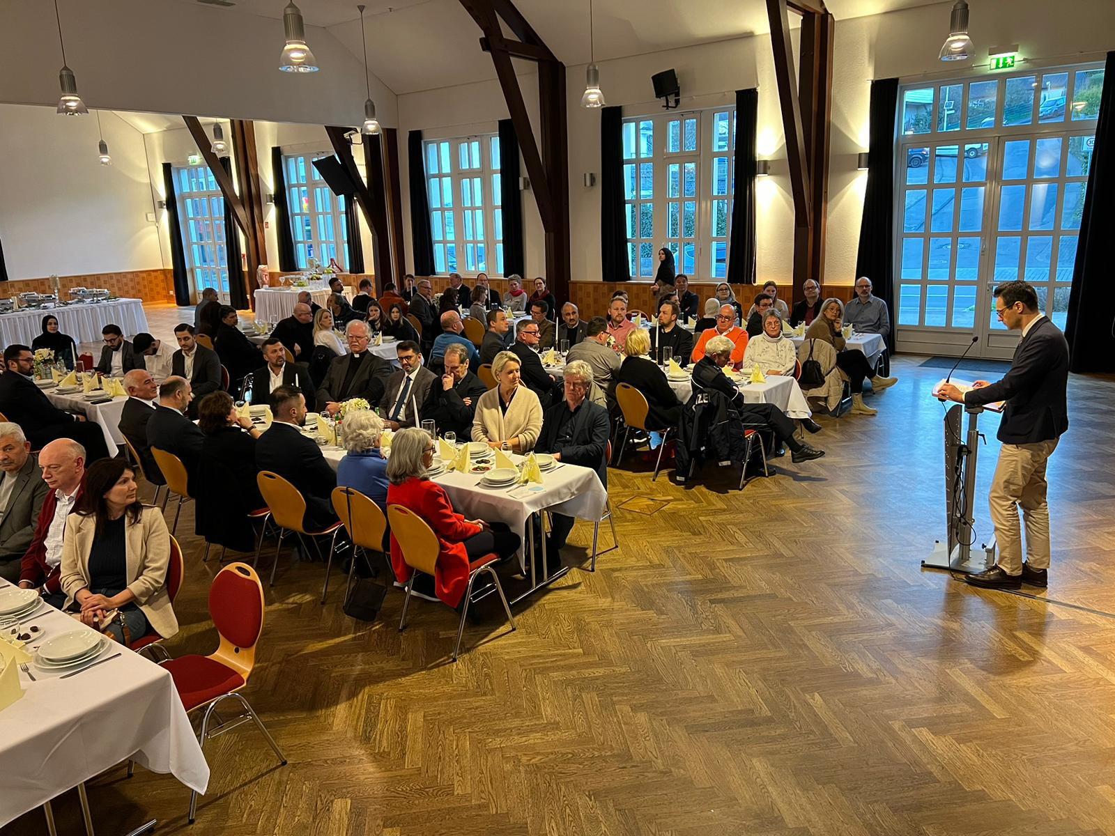 Bergneustadt DİTİB Camii’nin iftar yemeğine yerel yönetimden büyük ilgi 