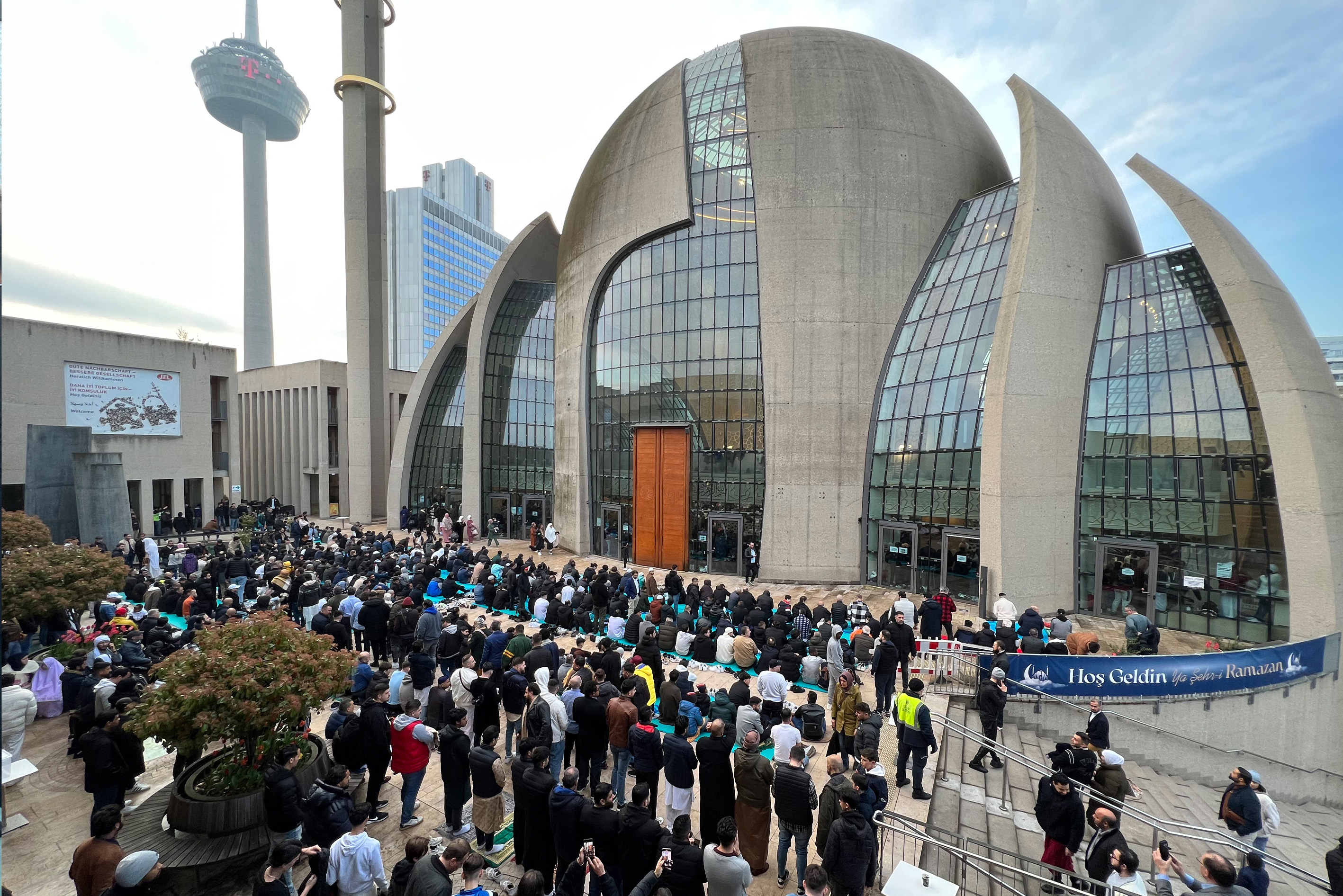 Köln DİTİB Merkez Camii’nde Ramazan Bayramı idrak edildi