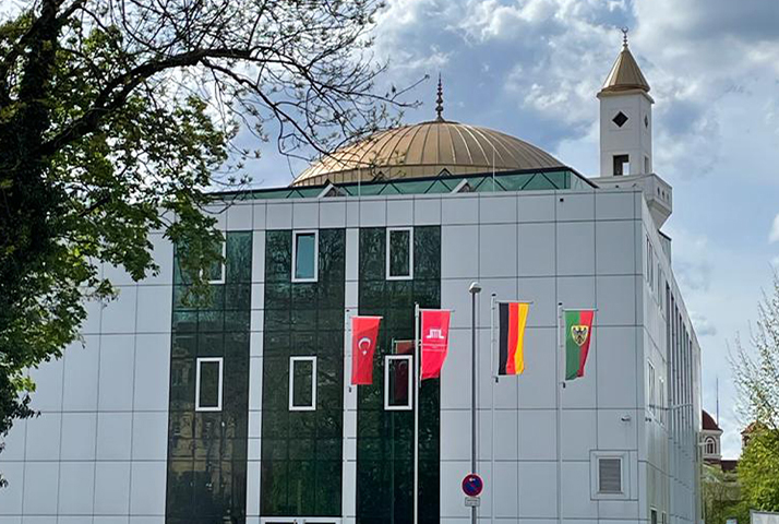 Esslingen'de birlikte yaşamanın nişanesi: DİTİB Camii ibadete açıldı