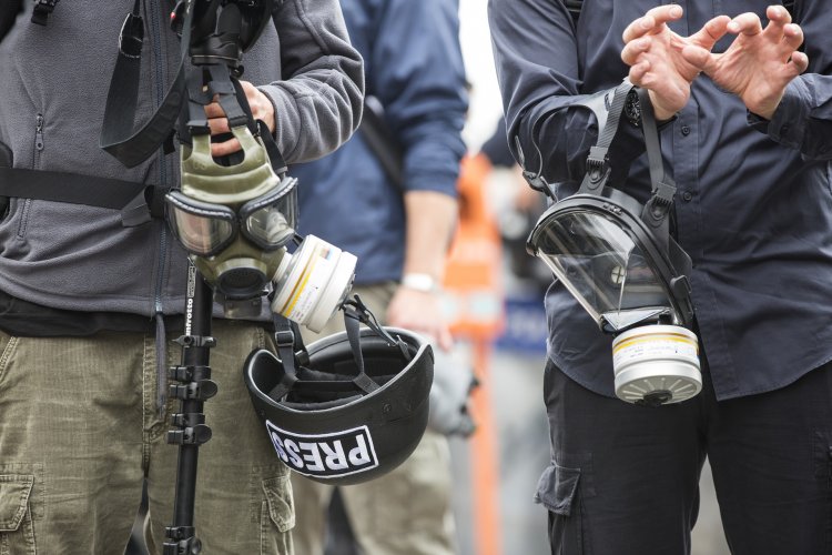 Alman polisi tarafından gözaltına alınan Türk gazeteciler serbest bırakıldı