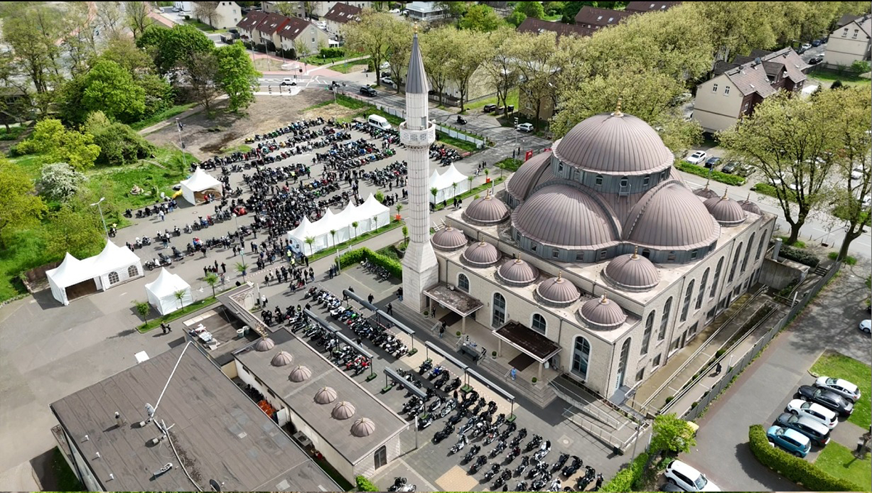 Motosiklet severler, Duisburg'da DİTİB Merkez Camii'nde sezonu açtı