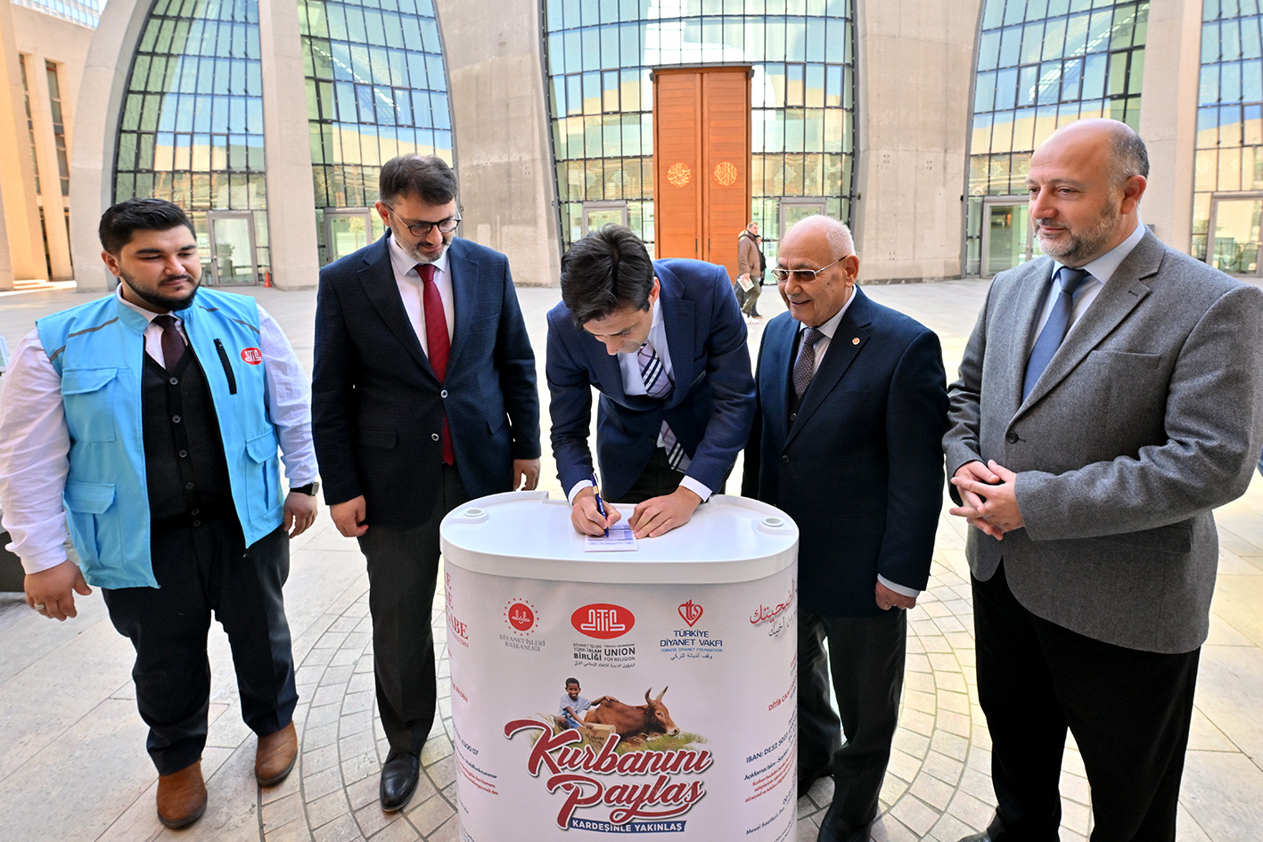 Köln DİTİB Merkez Camii'nde 'Kurban Bağış Standı' açıldı