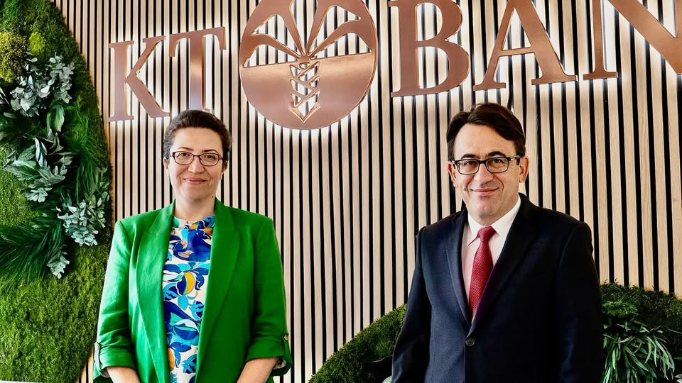 Başkonsolos Akdevelioğlu'ndan KT Bank’a iade-i ziyaret