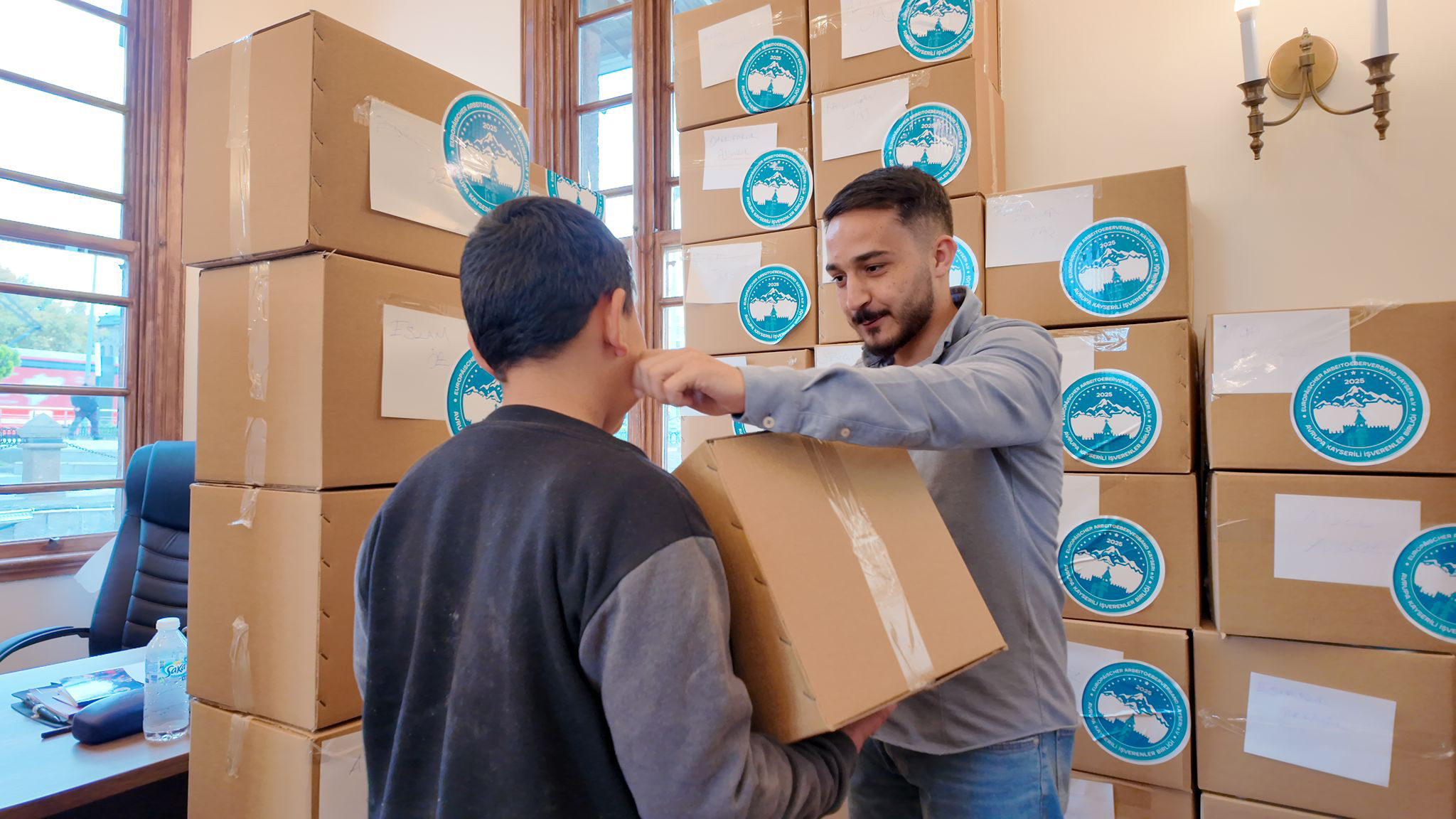 AKİB, 1100 öğrencinin yüzünü güldürdü