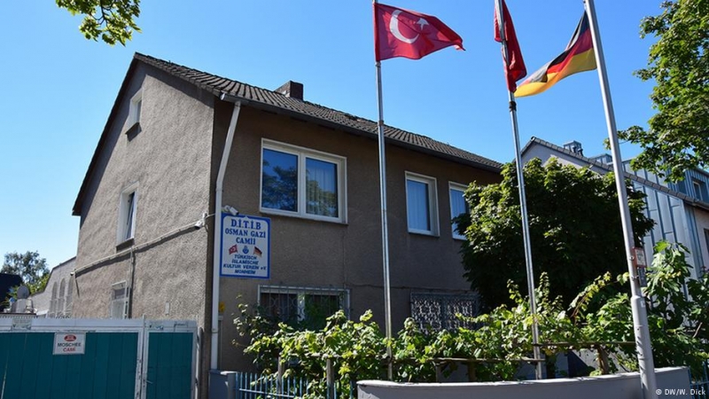 Alman belediye Müslümanlara arsa bağışladı